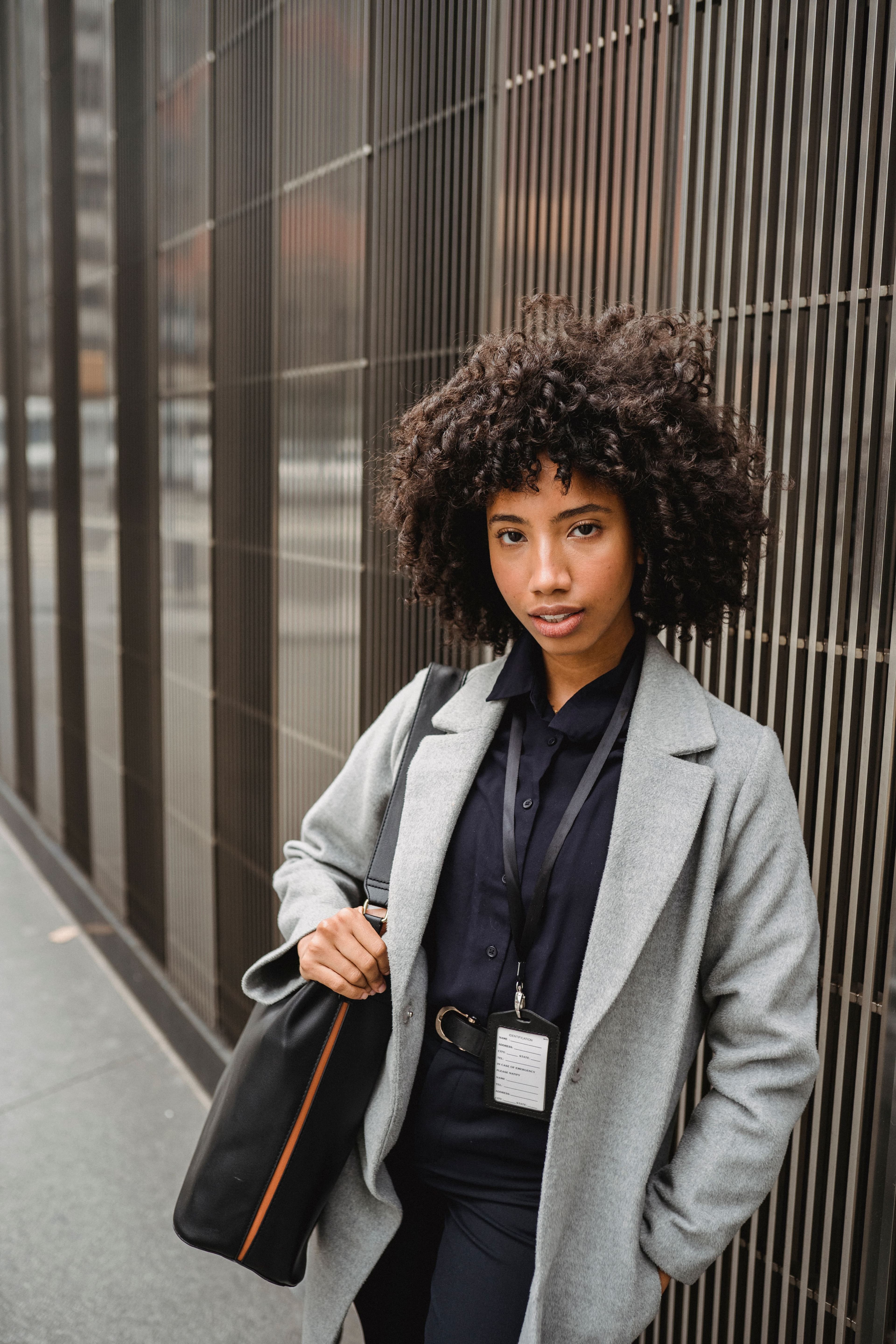 Professionnelle en reconversion regardant avec confiance